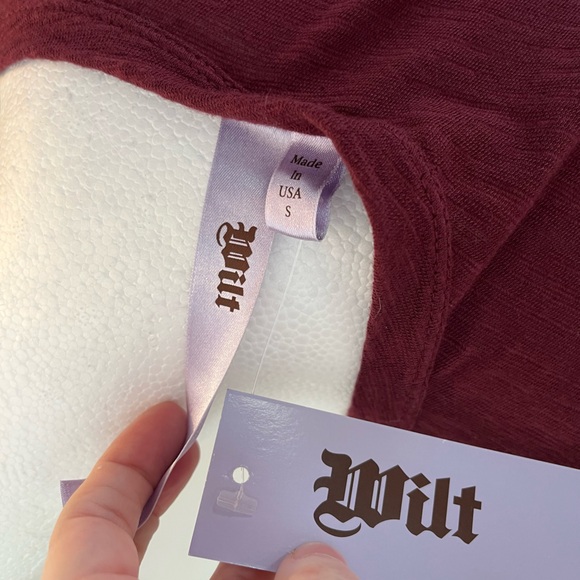 NWT 100% cotton Wilt Nieman Marcus maroon tee - Picture 4 of 6